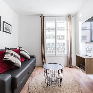 https://magnifique-studio.fr-paris.fr